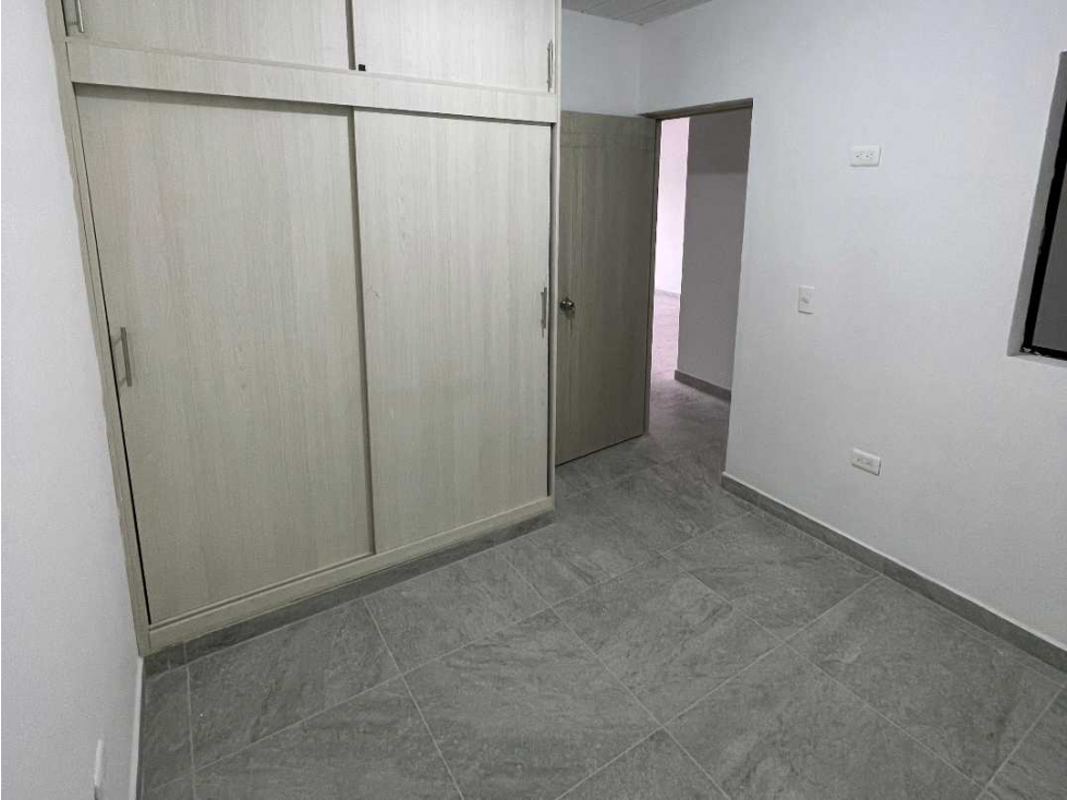 SE ALQUILA APARTAMENTO EN LA AMERICA — foto 3