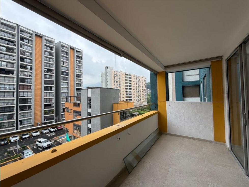 Se alquila apartamento en La Flora