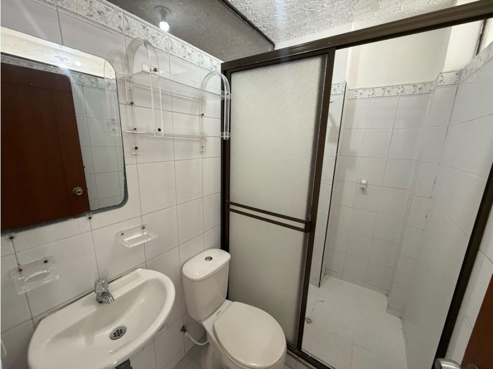 SE ALQUILA APARTAMENTO INTERNO EN SAN ANTONIO PRIMER PISO — foto 2