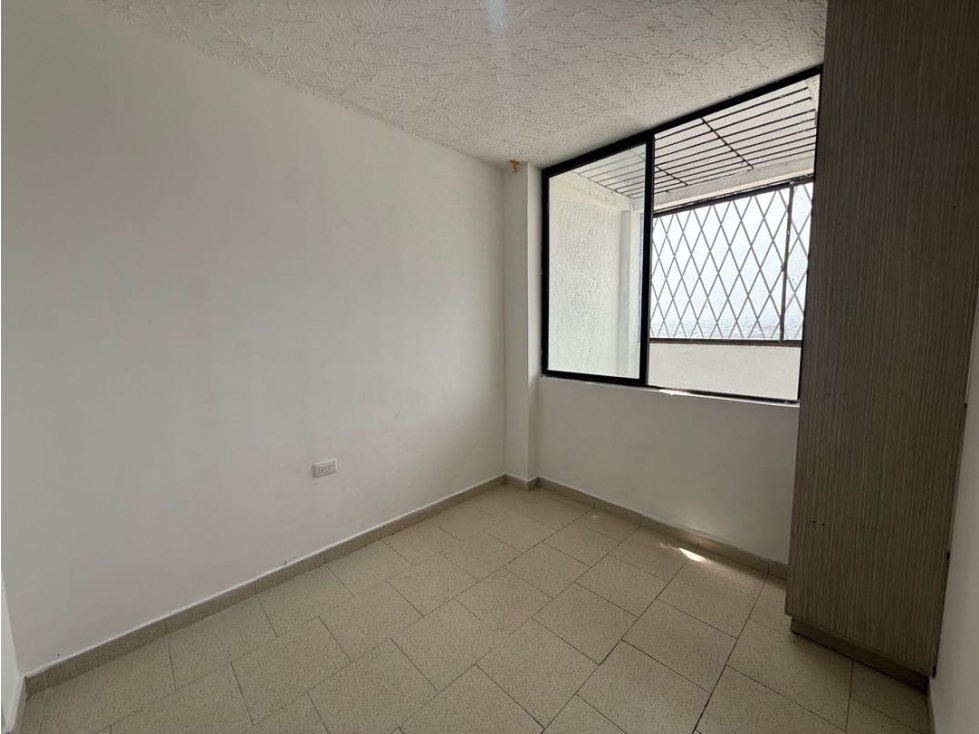 SE ALQUILA APARTAMENTO INTERNO EN SAN ANTONIO PRIMER PISO — foto 3