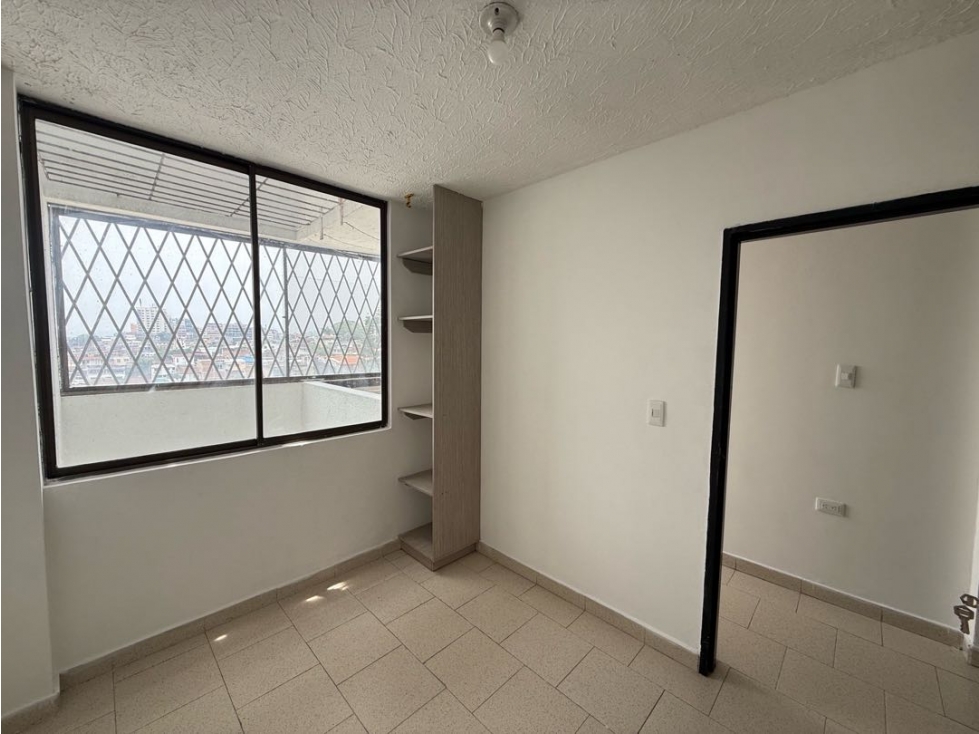 SE ALQUILA APARTAMENTO INTERNO EN SAN ANTONIO PRIMER PISO — foto 4