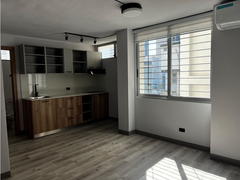 SE ALQUILA APARTAMENTO REMODELADO EN EDIFICIO TEQUENDAMA, OBARRIO — foto 2