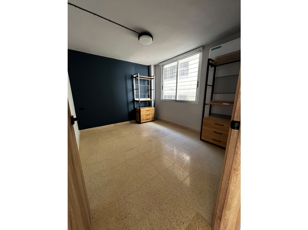 SE ALQUILA APARTAMENTO REMODELADO EN EDIFICIO TEQUENDAMA, OBARRIO — foto 4
