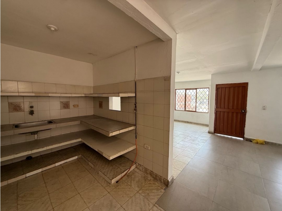 SE ALQUILA APARTAMENTO TERCER PISO DOS HABITACIONES EL JARDIN — foto 2