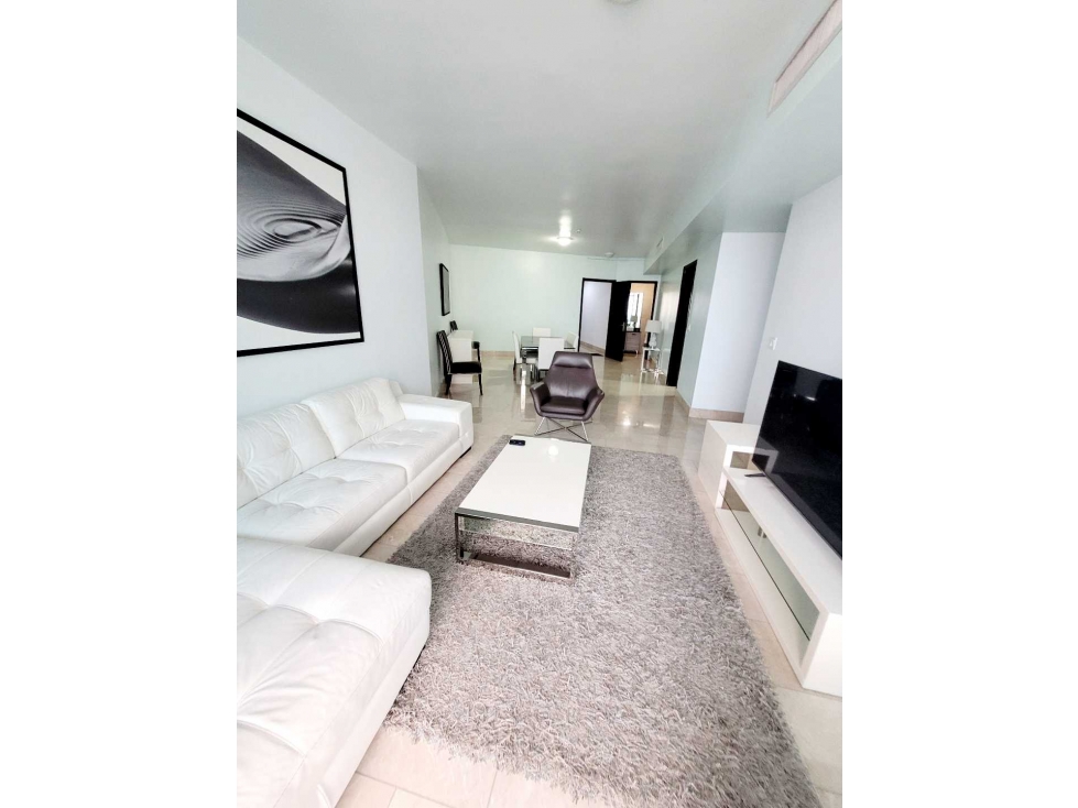 Se Alquila Apto en.Grand Tower modelo H