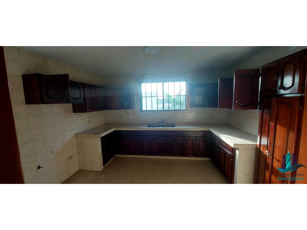 SE ALQUILA BELLO Y AMPLIO APARTAMENTO EN SANTIAGO FRENTE ALA N - 4