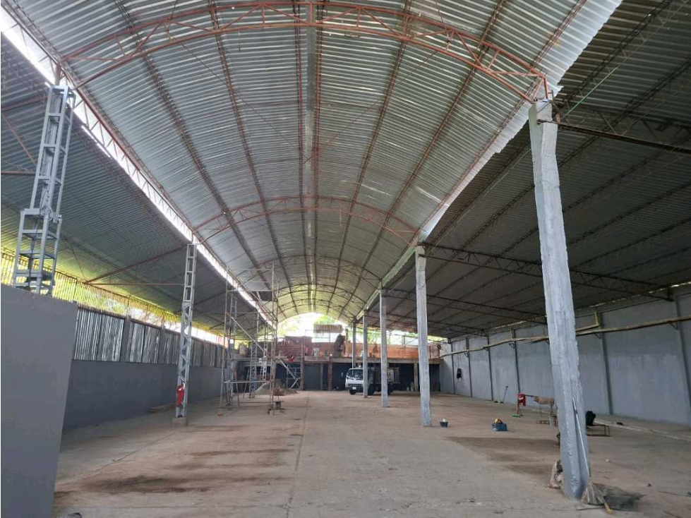 Se alquila bodega de.2.690 metros.via Cali Jamundí. MHG10138994