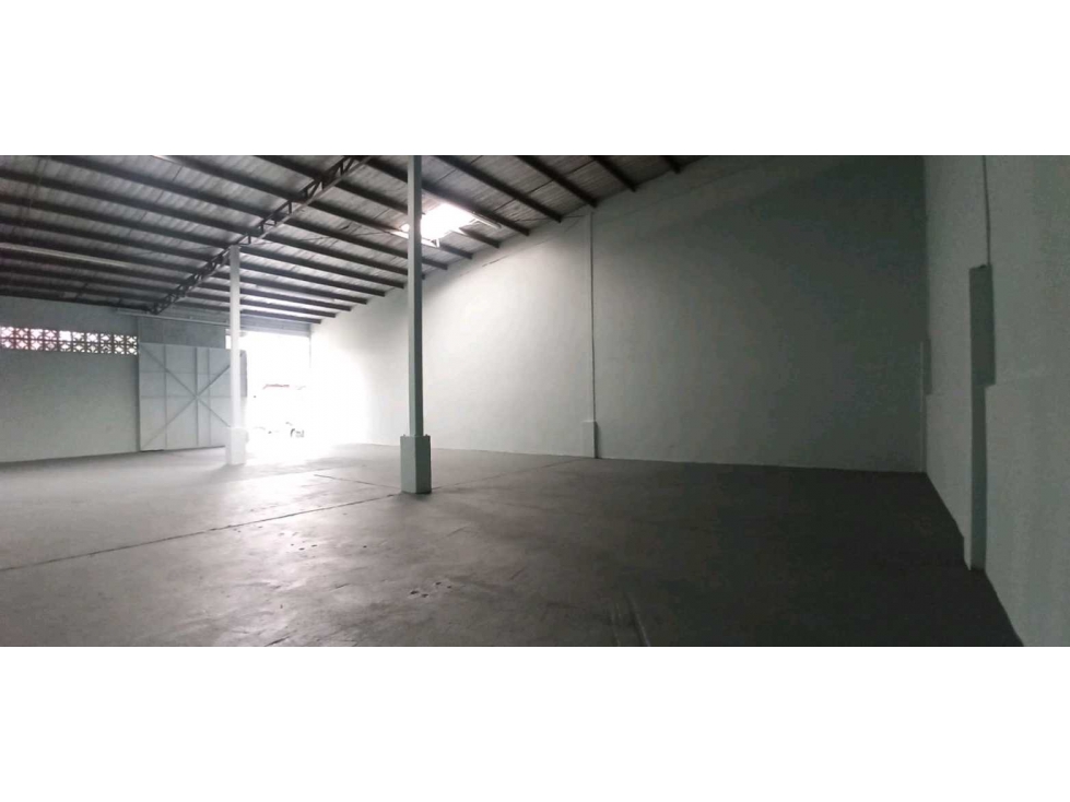 SE ALQUILA BODEGA EN TRANSISMICA — foto 3