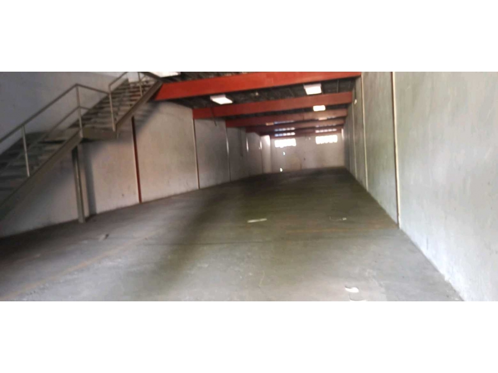 SE ALQUILA BODEGA EN CENTRO LOGISTICO