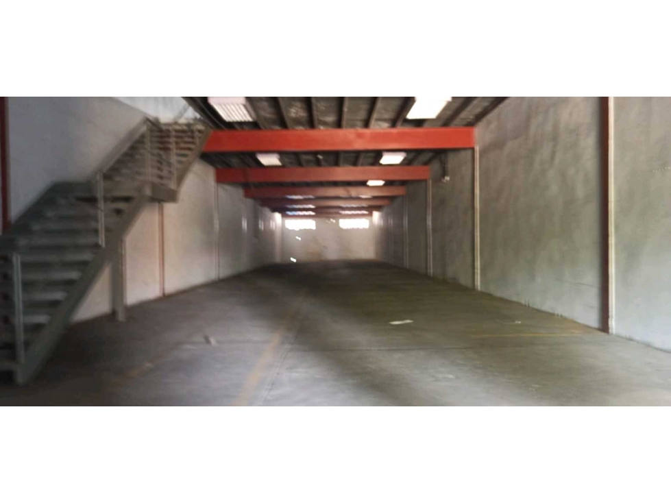 SE ALQUILA BODEGA EN CENTRO LOGISTICO — foto 2