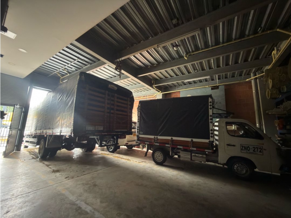 SE ALQUILA BODEGA EN COLSEGUROS MMCV - 1