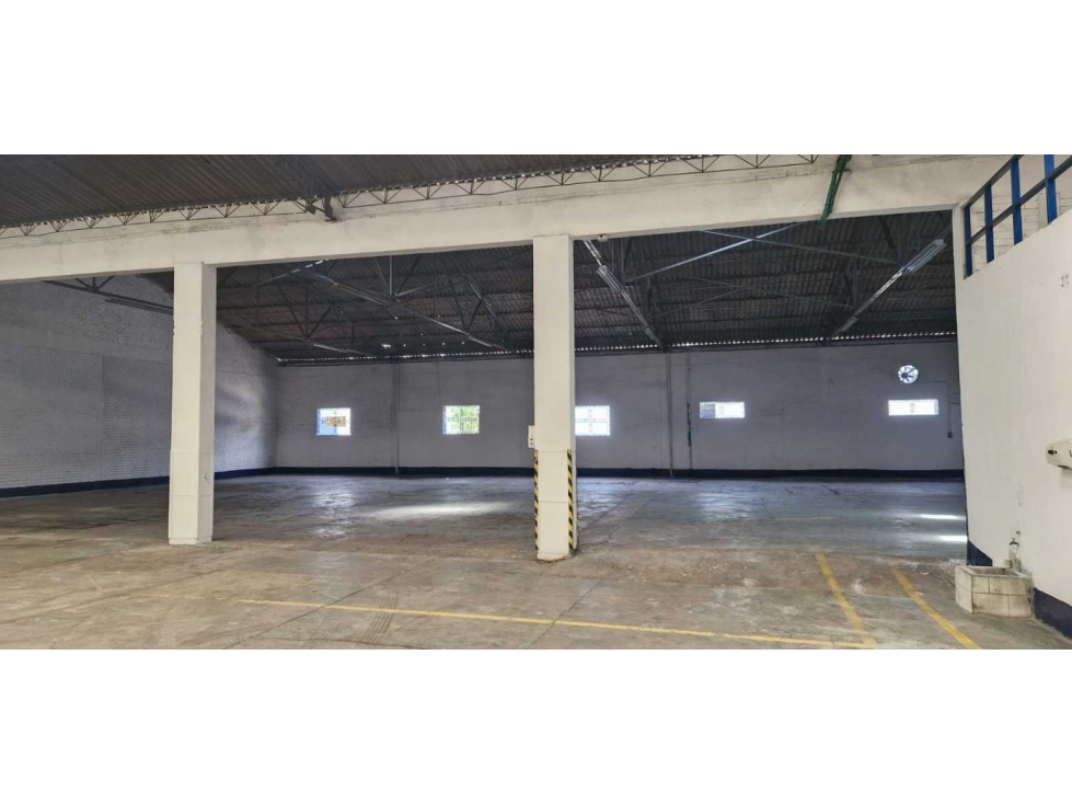 Se alquila bodega en el barrio industrial. - 4