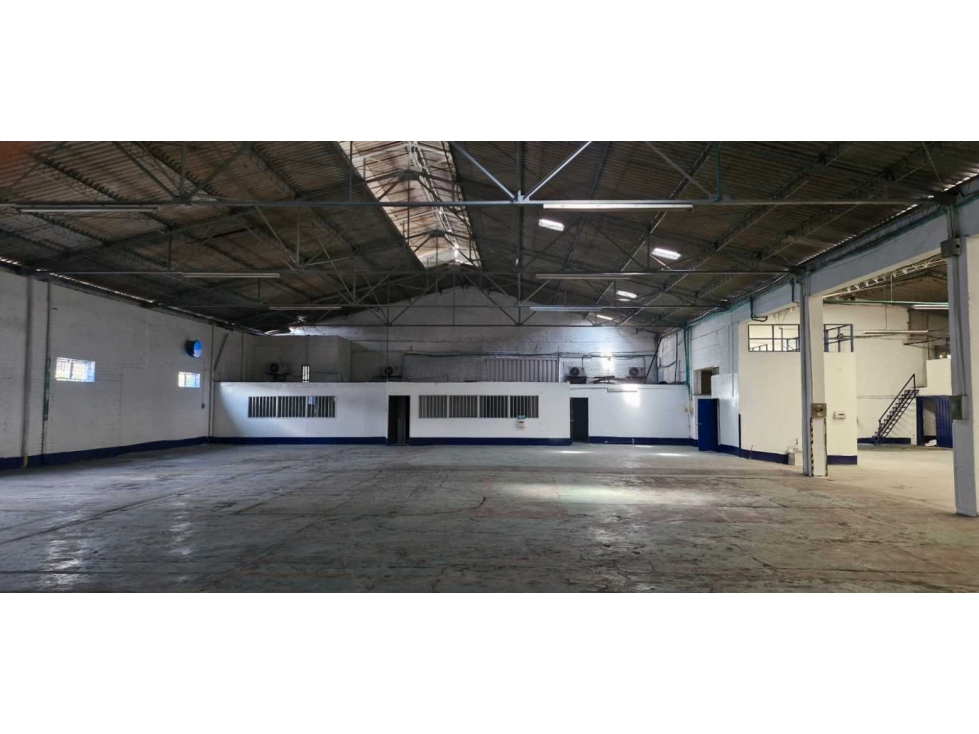Se alquila bodega en el barrio industrial. - 1