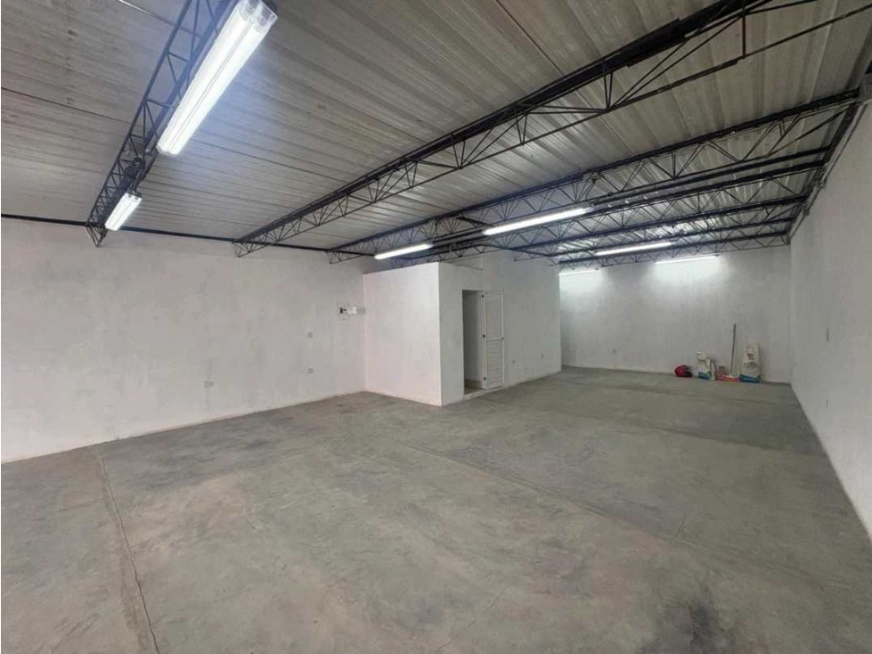 Se alquila bodega en Itagüí sector centro de la moda — foto 4