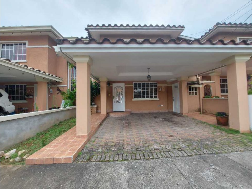 VENTA Y ALQUILER DE CASA EN CONDADO DEL REY DORADO LAKES 225M2