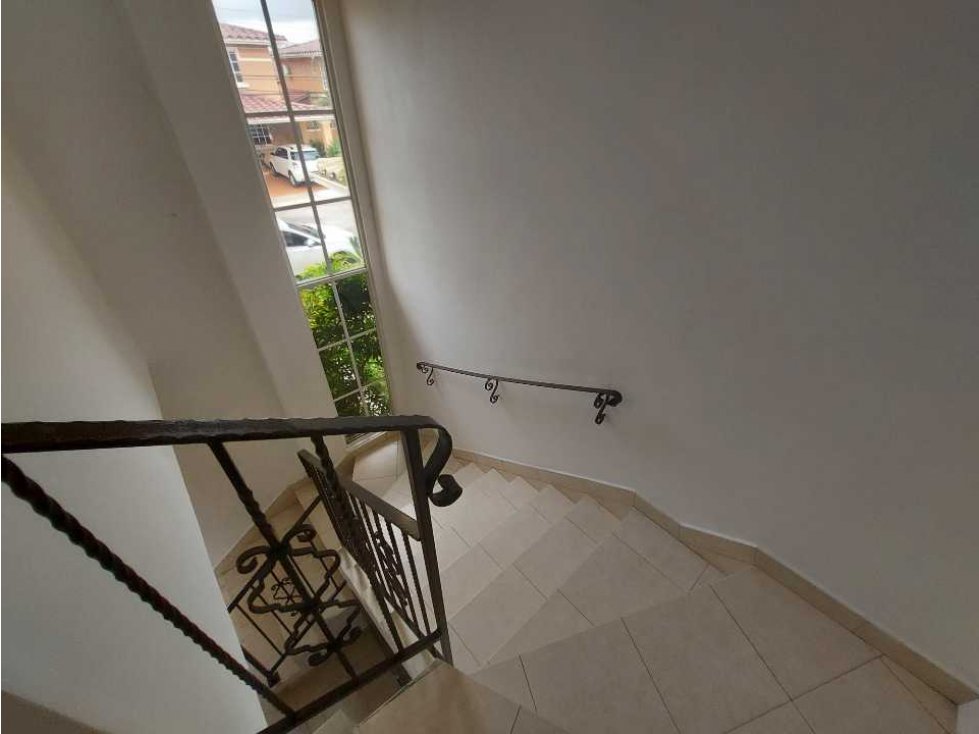 VENTA Y ALQUILER DE CASA EN CONDADO DEL REY DORADO LAKES 225M2 — foto 2