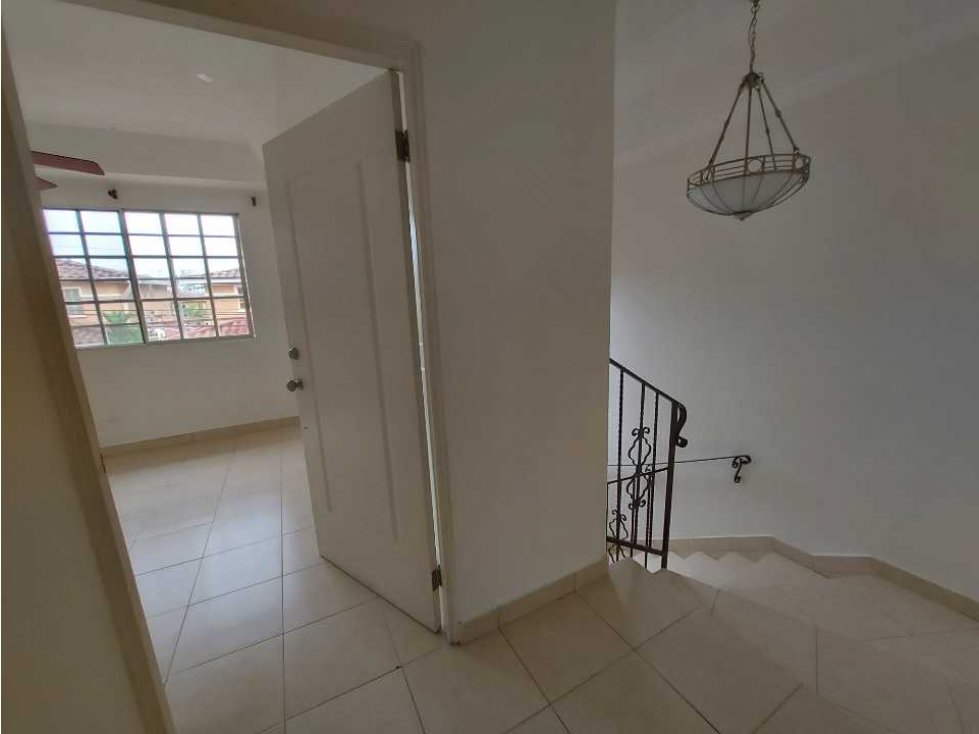 VENTA Y ALQUILER DE CASA EN CONDADO DEL REY DORADO LAKES 225M2 — foto 3