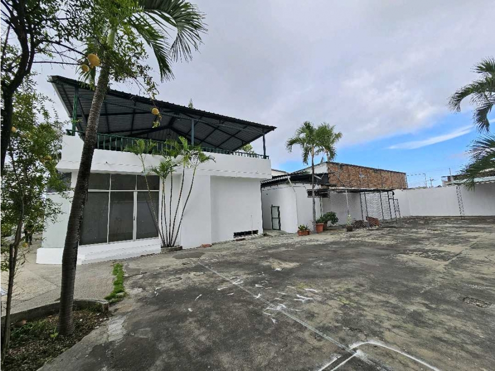 Alquilo en barrio cordova, casa amplia independiente con piscina — foto 3