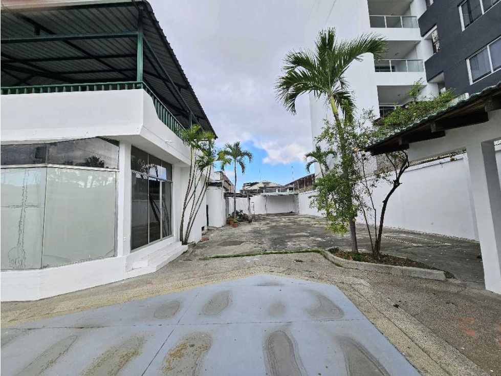 Alquilo en barrio cordova, casa amplia independiente con piscina — foto 2