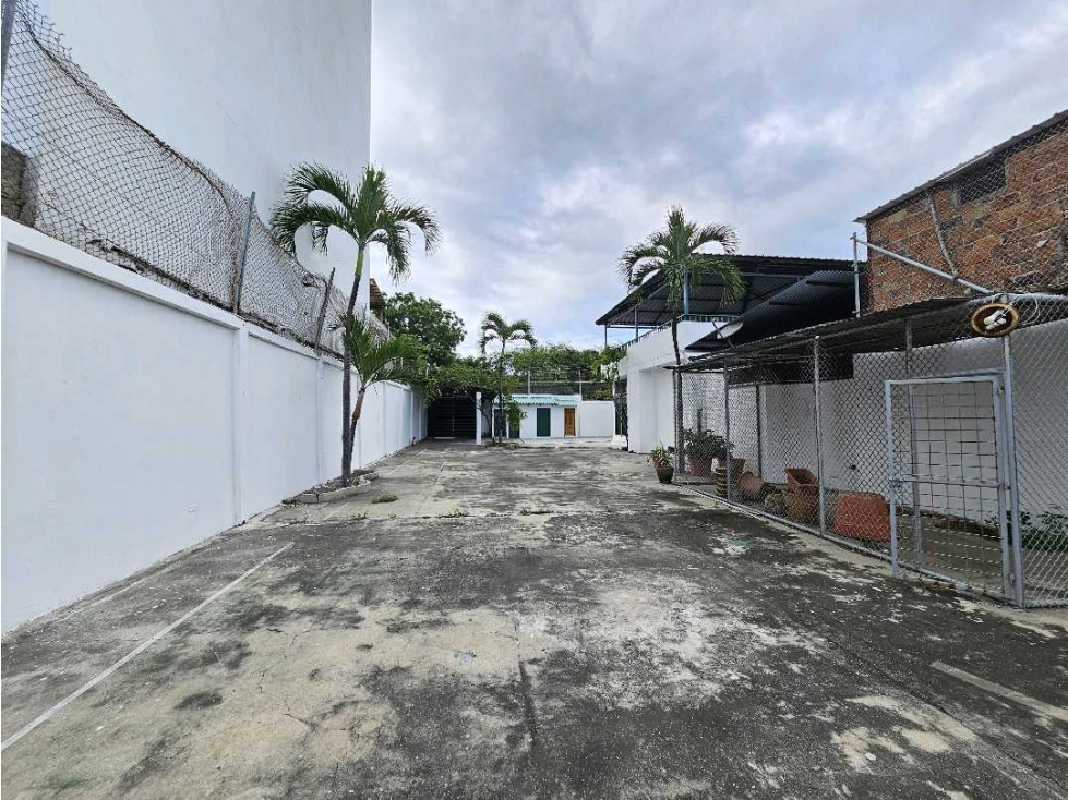 Alquilo en barrio cordova, casa amplia independiente con piscina — foto 4