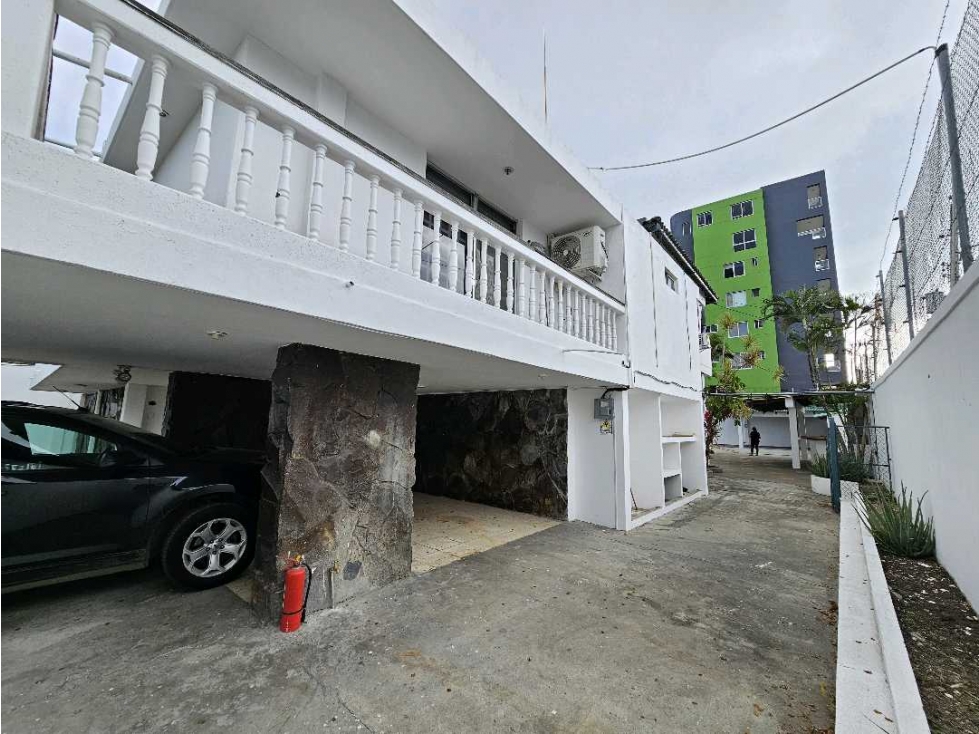 Alquilo en barrio cordova, casa amplia independiente con piscina — foto 6
