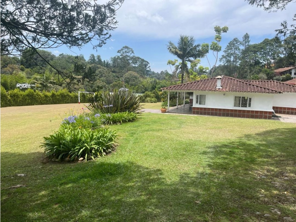 Se alquila casa campestre en el retiro