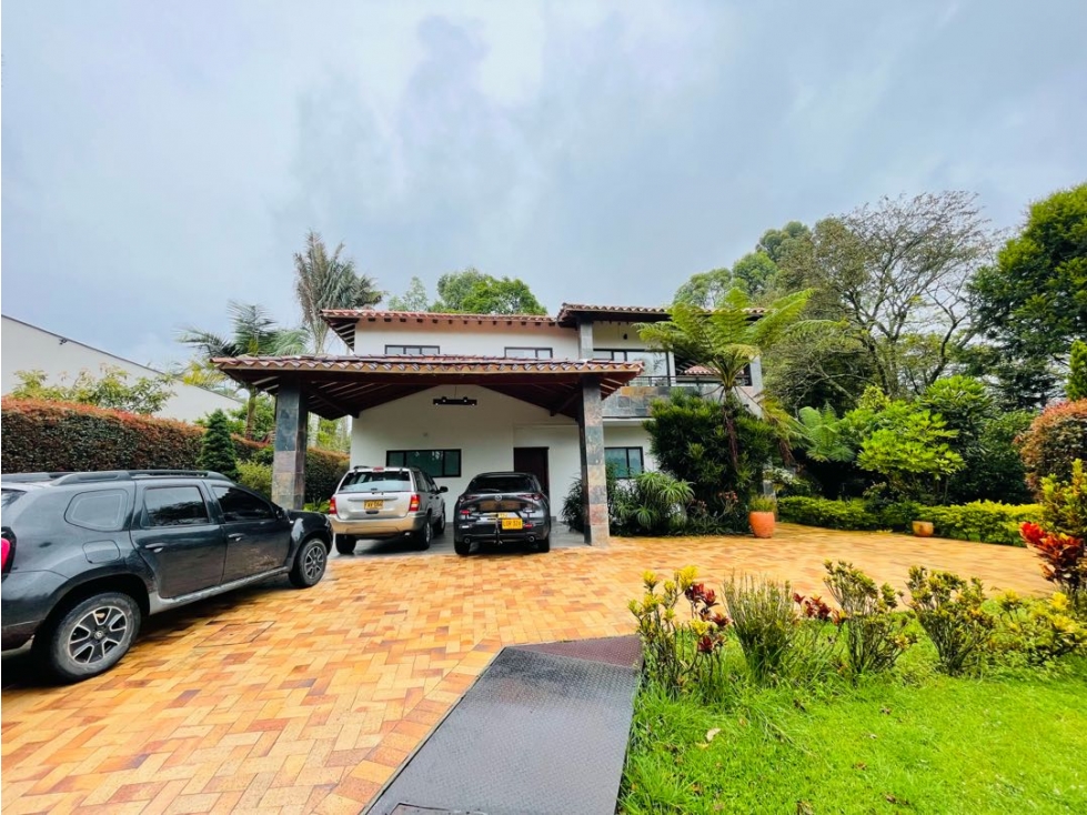 Se alquila casa campestre Llanogrande en unidad cerrada