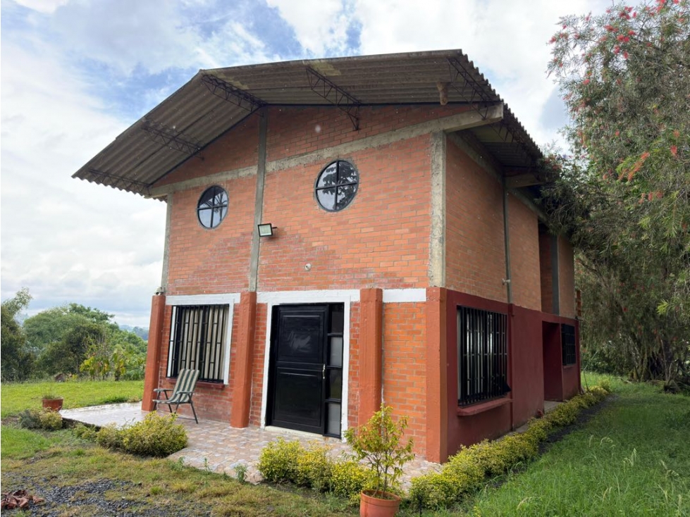 Se Alquila casa campestre ,via Armenia