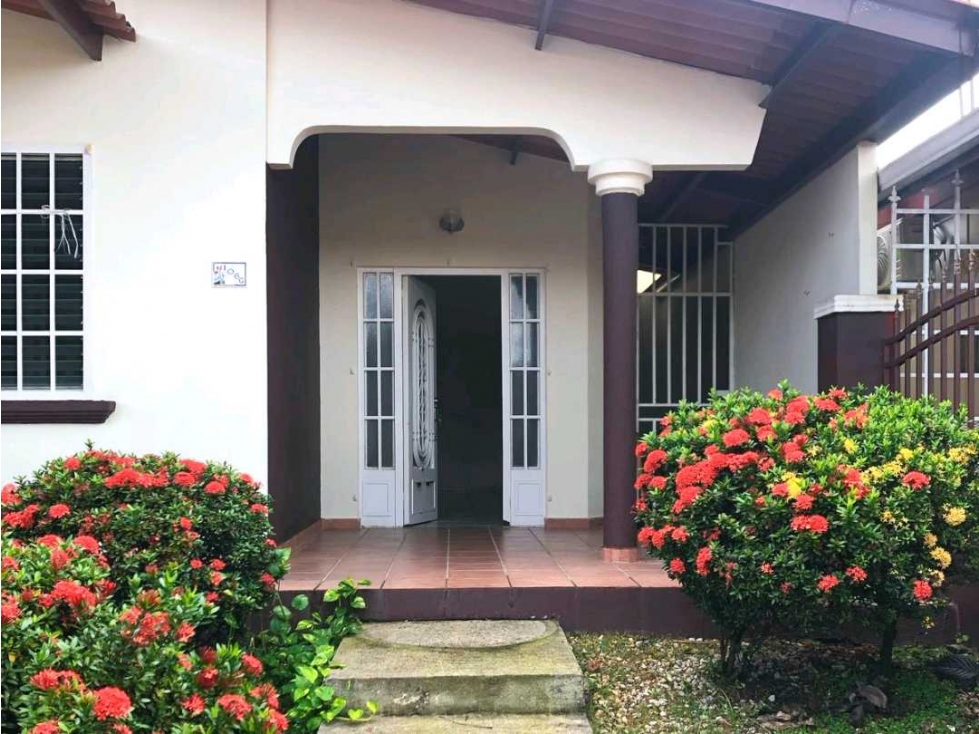 EN VENTA CASA BRISAS DEL GOLF