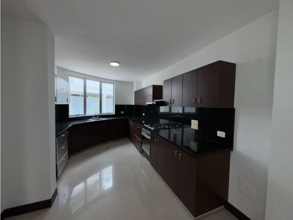 SE ALQUILA CASA DE 3 HABITACIONES EN PINARES , MUY AMPLIA Y TRANQUILA - 3