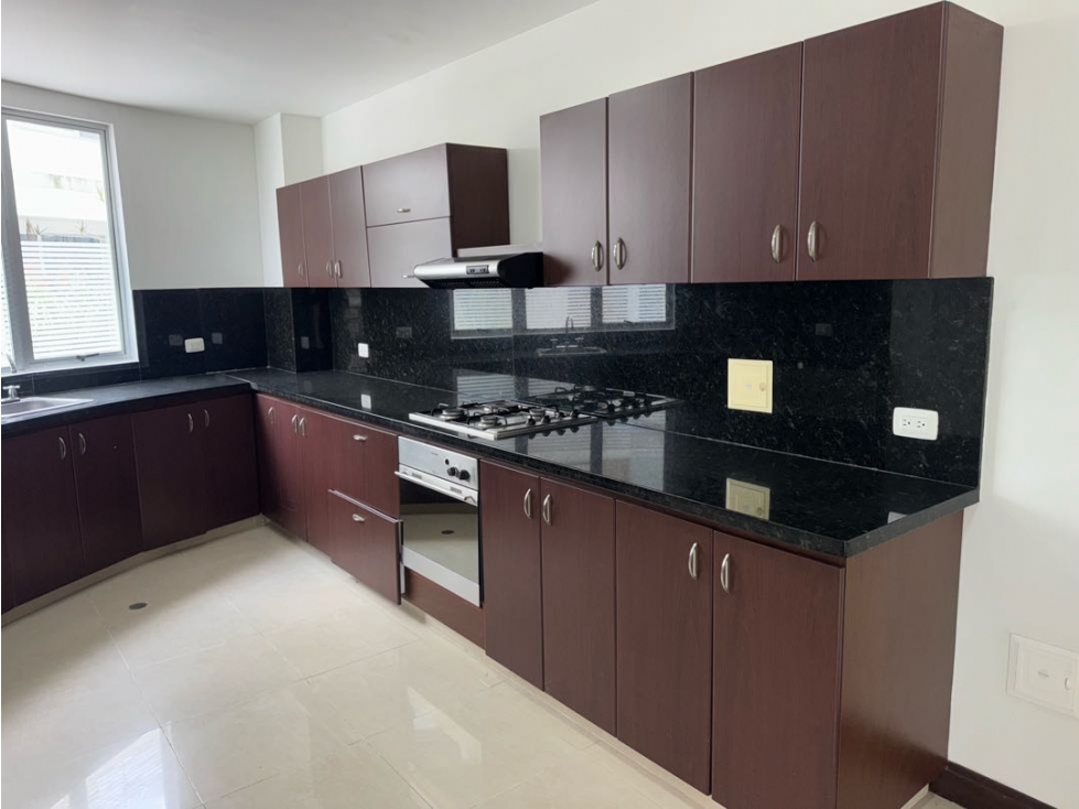 SE ALQUILA CASA DE 3 HABITACIONES EN PINARES , MUY AMPLIA Y TRANQUILA - 4