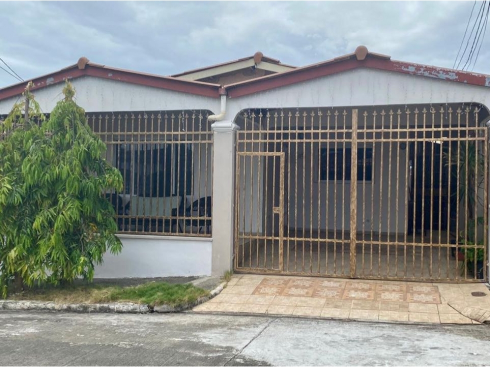 SE VENDE CASA EN CAMINO REAL $160,000 AM - 1