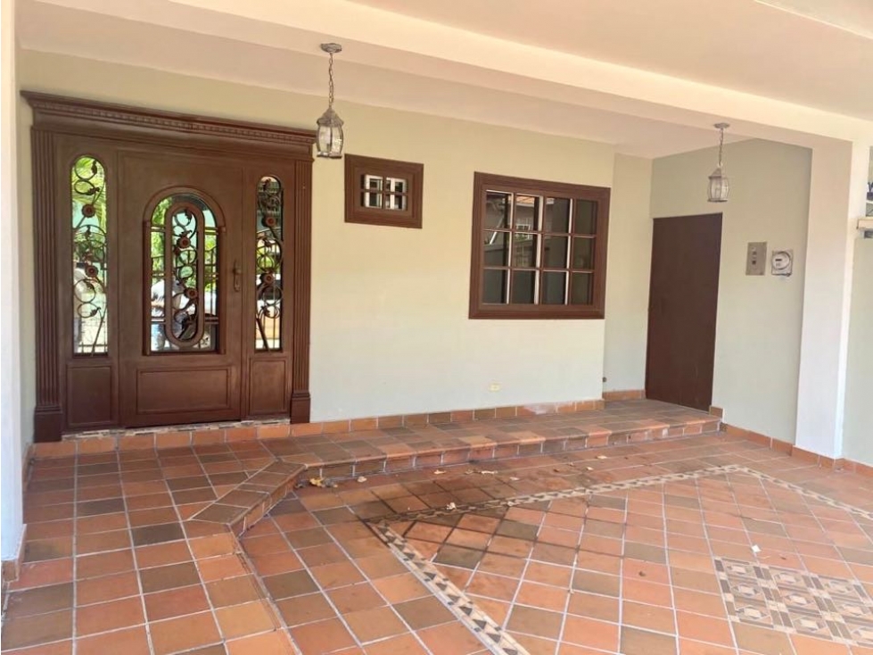 SE VENDE CASA EN CONDADO DEL REY $315,000 AM - 2