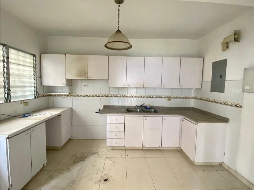 SE VENDE CASA EN CONDADO DEL REY $315,000 AM - 4