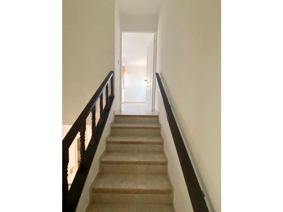 SE VENDE CASA EN CONDADO DEL REY $315,000 AM - 6