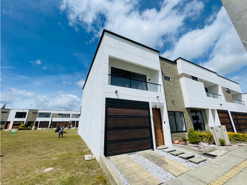 Se alquila casa en Llanogrande