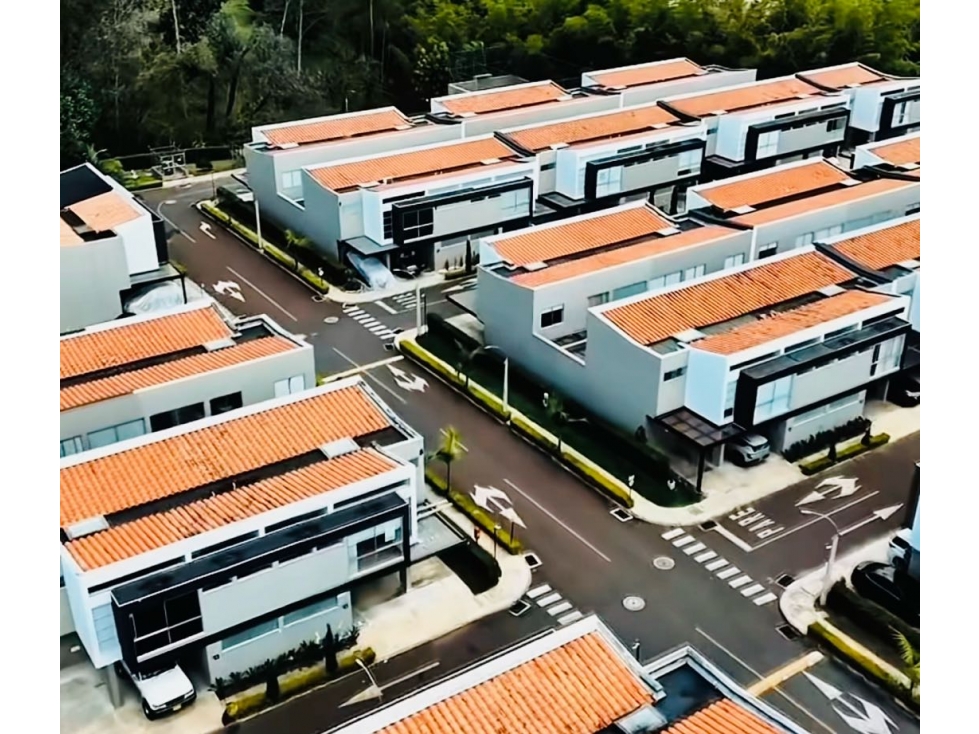 Se alquila casa en unidad cerrada