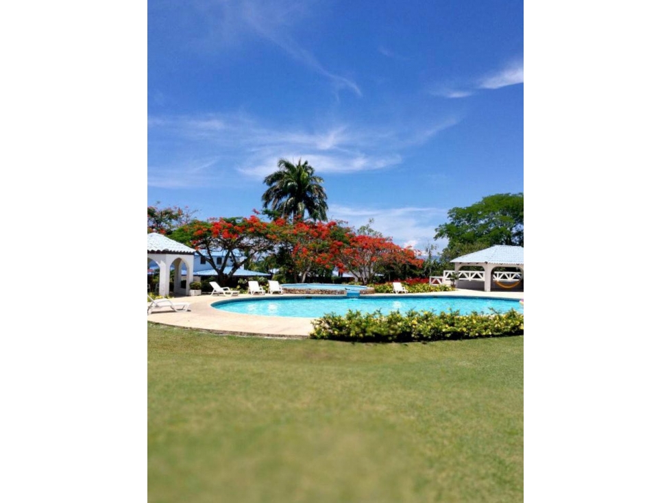 SE ALQUILA CASA GRANDE EN PLAYA BLANCA $1700 O SE VENDE $480,000 - 4