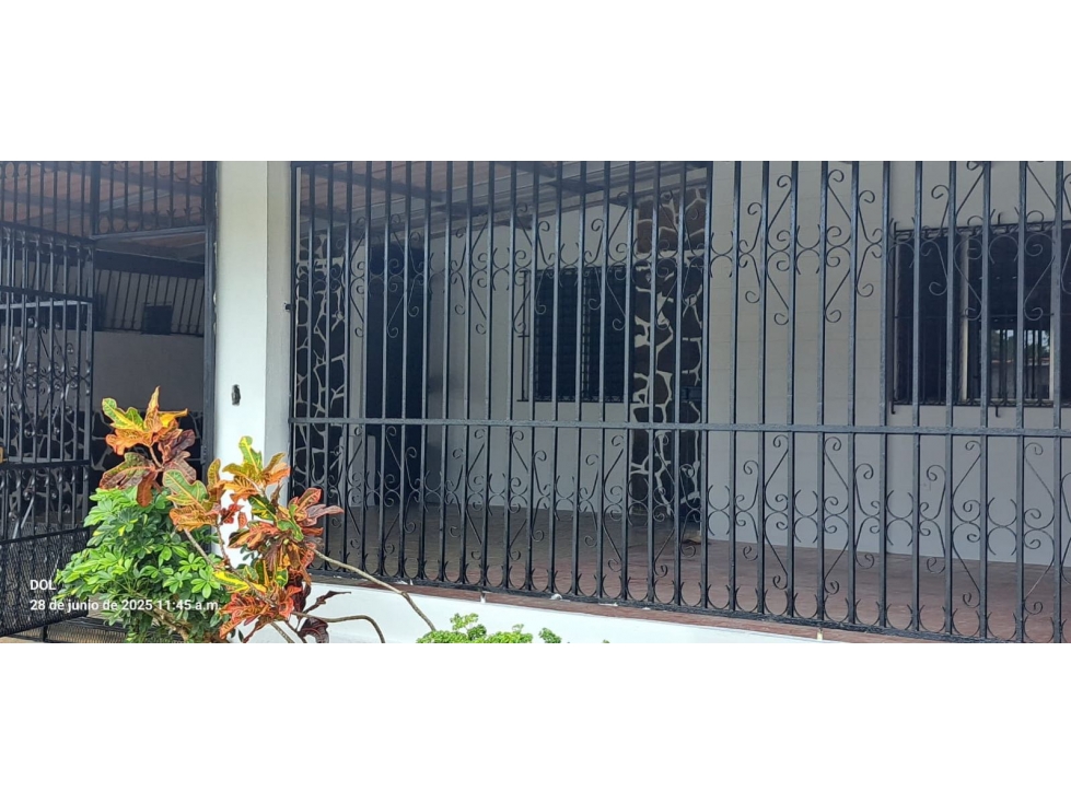 Se Alquila Amplia Casa - La Floresta-Arraiján (LM)