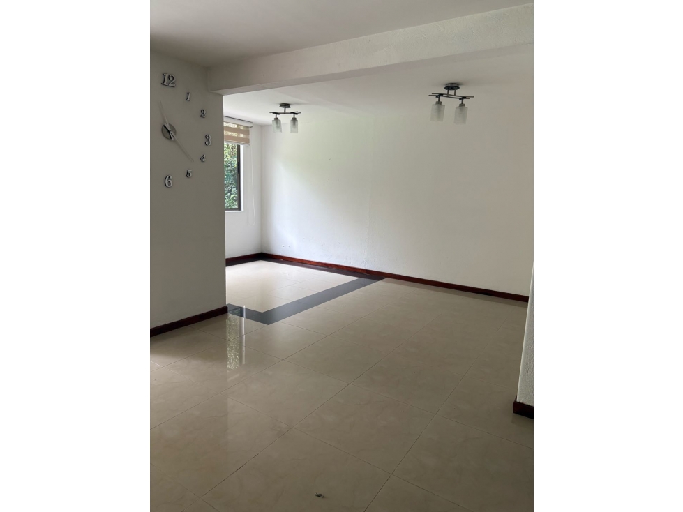 Casa en Arriendo en Envigado sector Loma del Chocho — foto 2