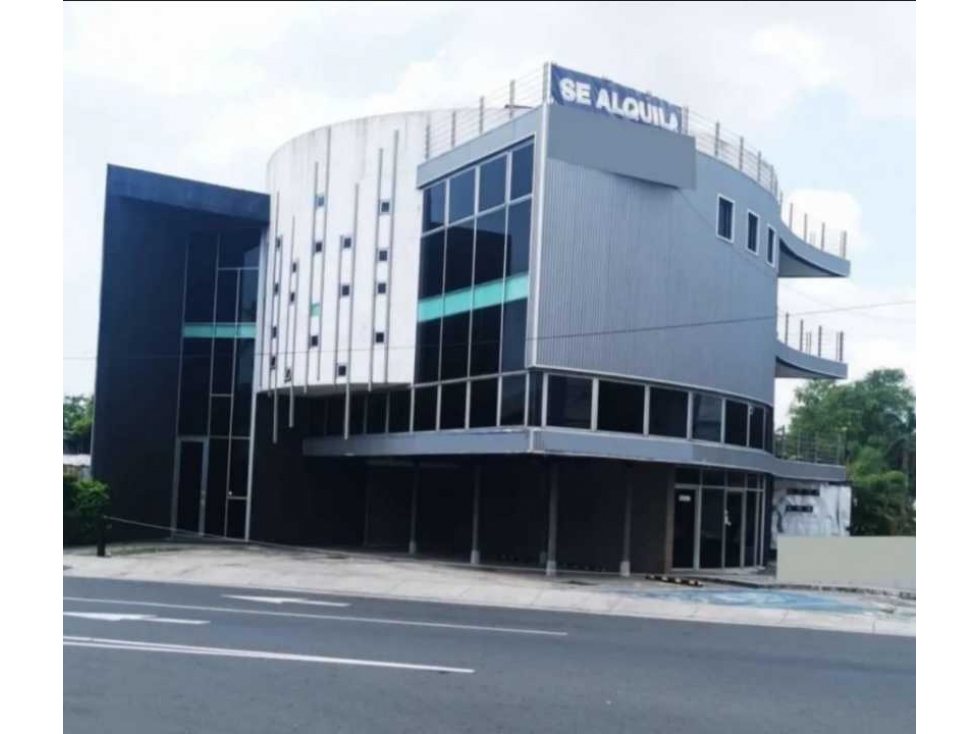 Se alquila edificio comercial de 600 mts en Costa de Este