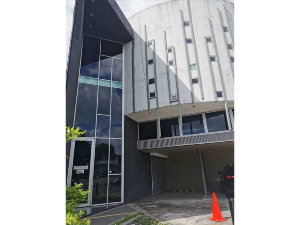 Se alquila edificio comercial de 600 mts en Costa de Este — foto 2