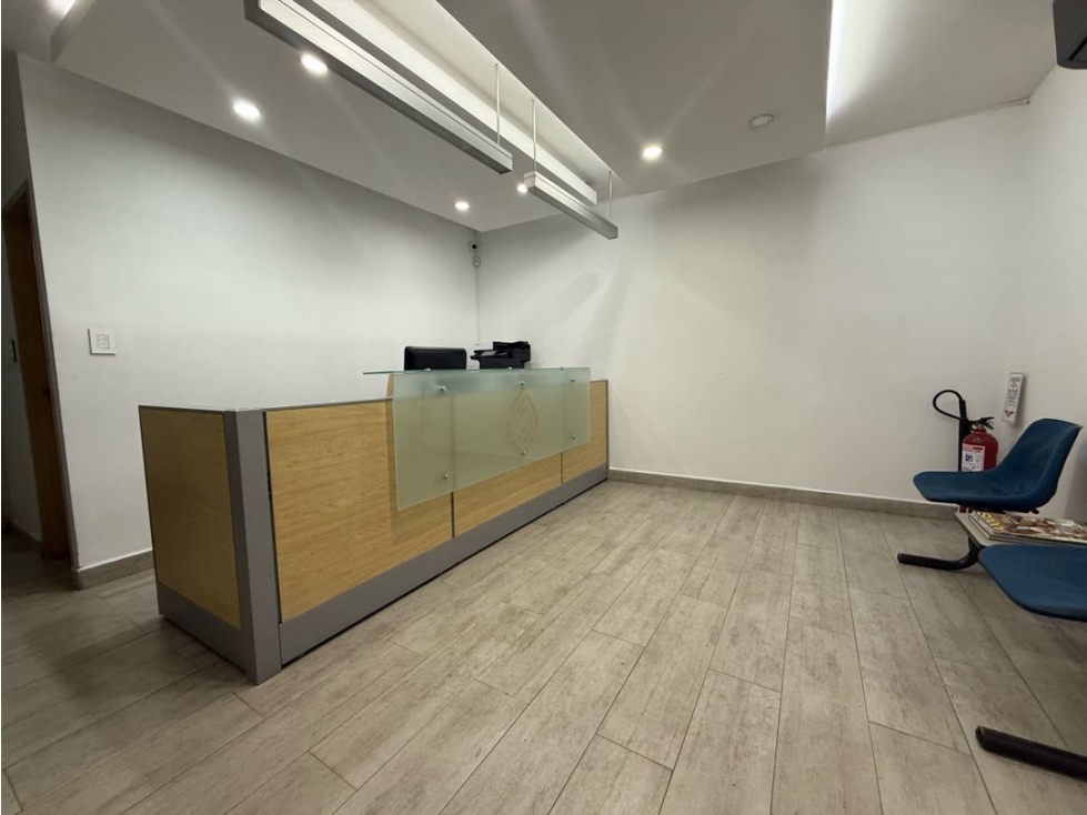 SE ALQUILA O VENDE EDIFICIO CON OFICINAS EN COLSEGUROS CVMM