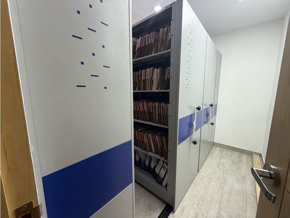 SE ALQUILA O VENDE EDIFICIO CON OFICINAS EN COLSEGUROS CVMM — foto 5