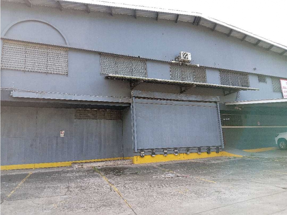 SE ALQUILA EDIFICIO TIPO GALERA