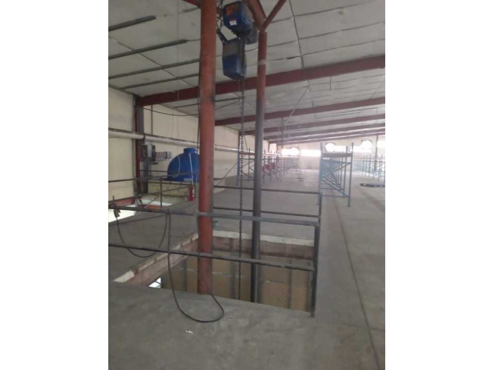 Se Alquila Espaciosa Bodega de 2 Niveles en Zona Libre Colón - 3
