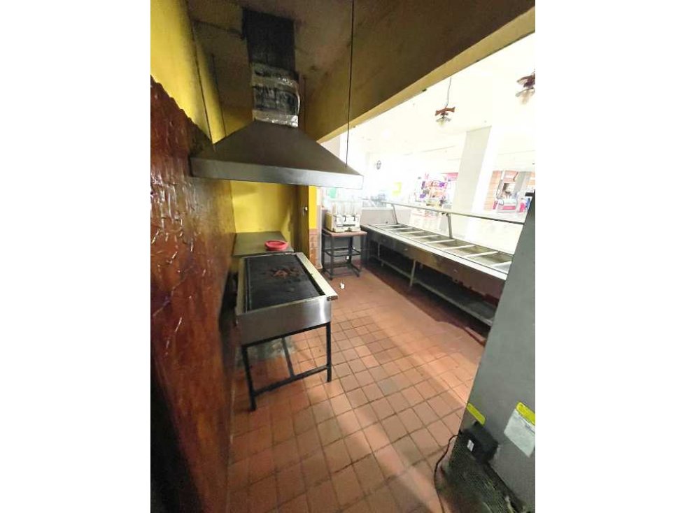 Se Alquila excelente local para Food Court. $2500 - 3