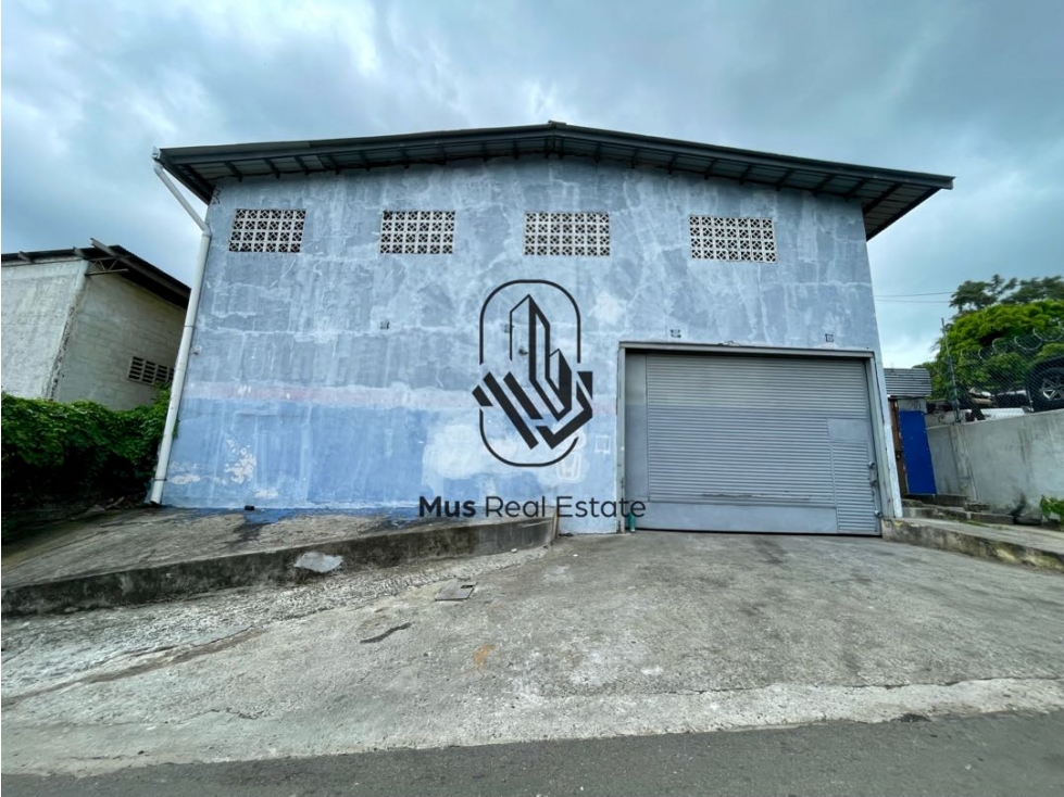 Alquiler de galera industrial en Pueblo nuevo - RT - 1