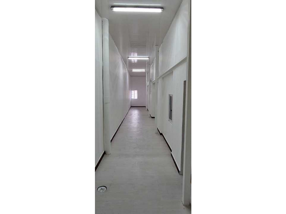 SE ALQUILA HERMOSA OFICINA O LOCAL >>Parque Lefevre<< - 6