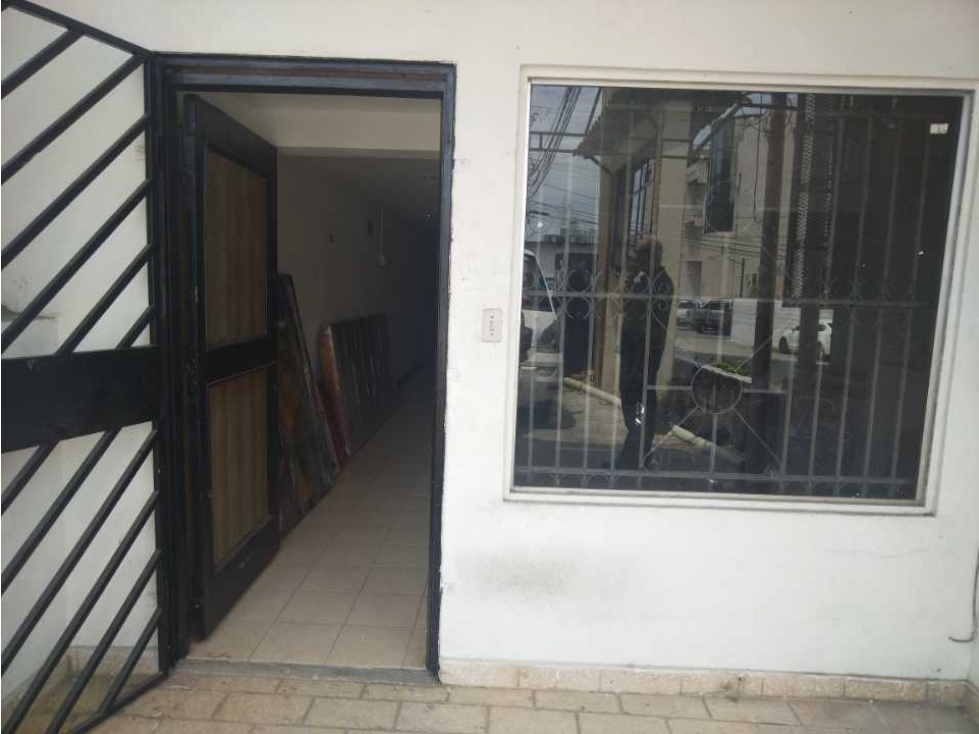 Se Alquila Local Comercial con alto flujo en El Carmen - 3